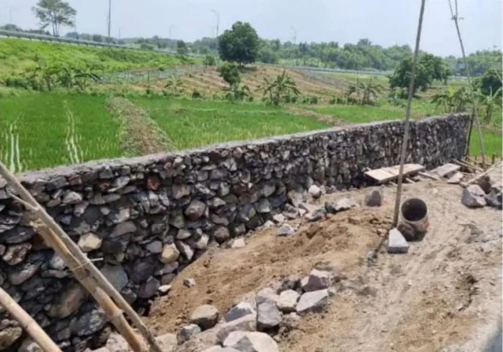 Dokumentasi Tanggul Penahan Tanah TPST Belahanrejo